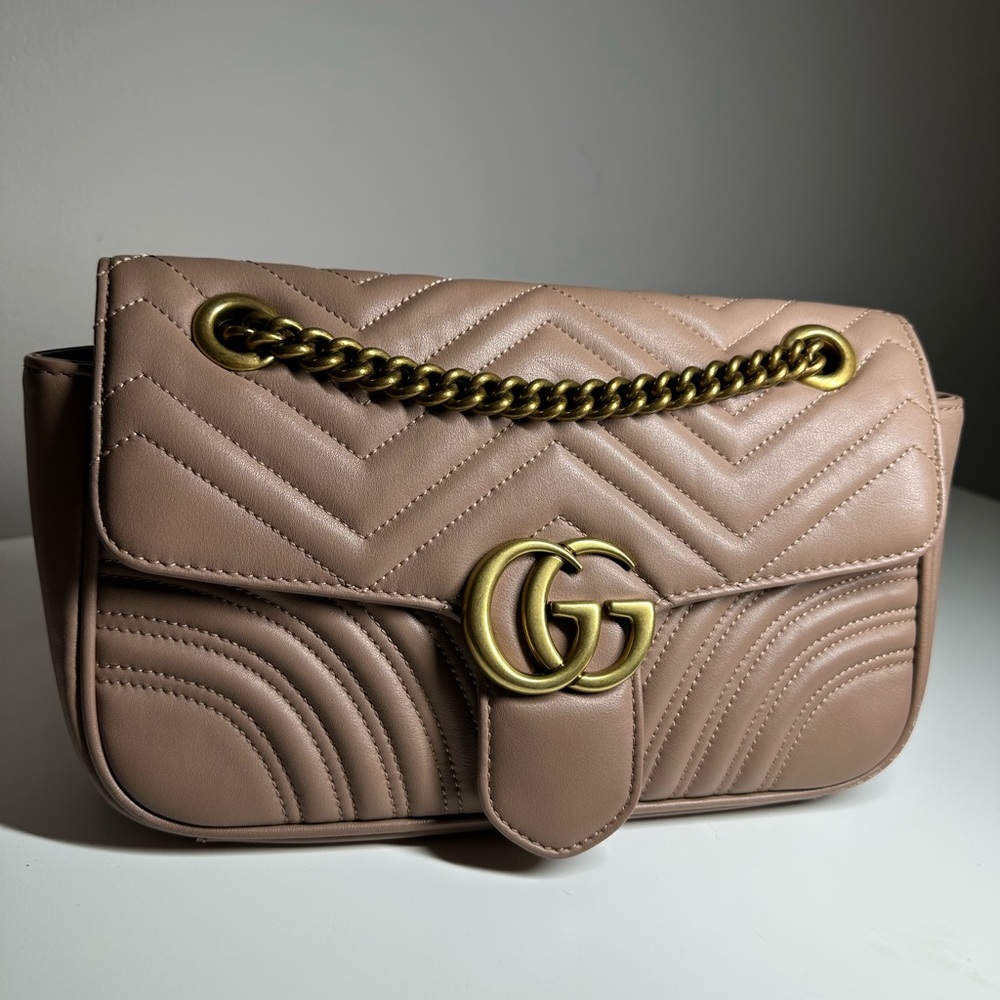GUCCI
Calfskin Matelasse Small GG Marmont Shoulder Bag Porcelain Rose